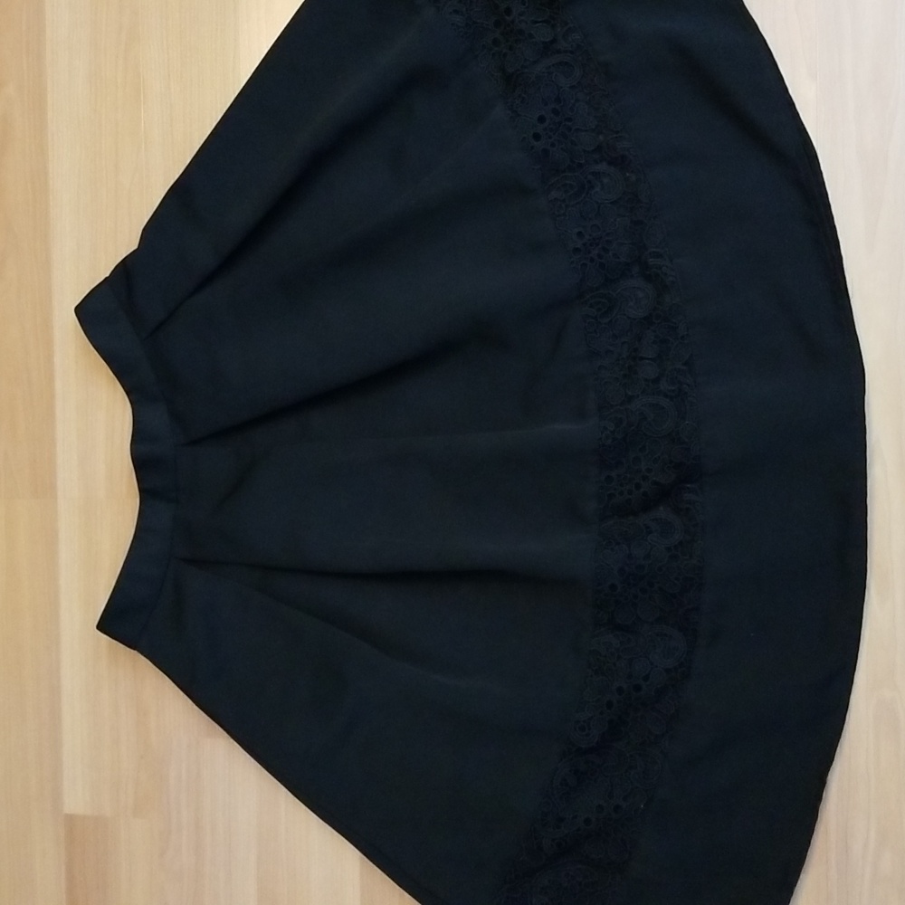 Express Lined Pleated Skirt with Lace Trim Size 4 Black